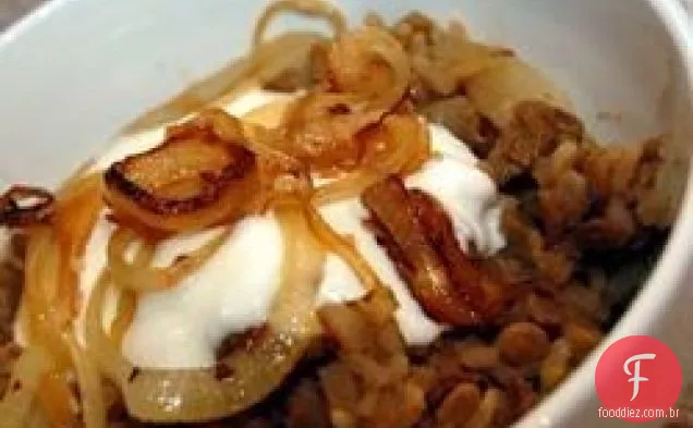 Lentilhas e arroz com cebola frita (Mujadarrah)
