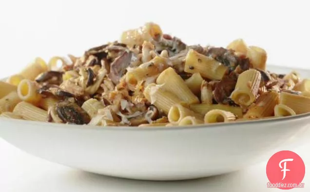 Frango e cogumelos com Rigatoni