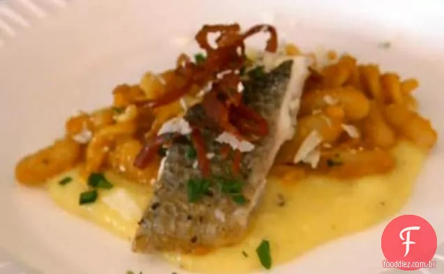Pan Seared Bronzino com cogumelo Pan Jus