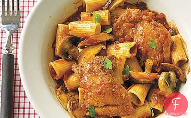 Frango Cacciatore com Rigatoni