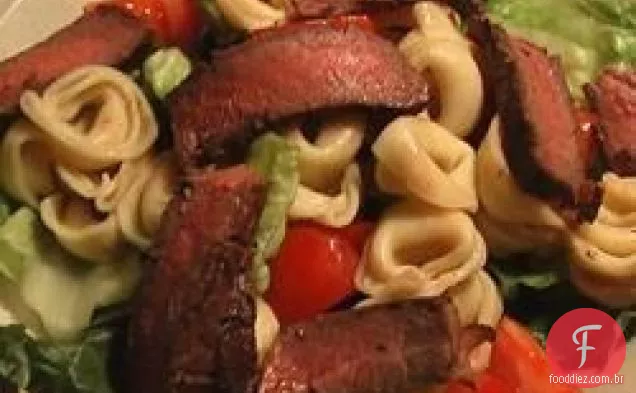 Tortellini, bife e César