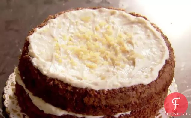 Bolo de cenoura com cobertura de Mascarpone de gengibre