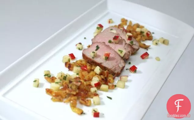 Lombo de porco assado com mostarda Spaetzle e salsa de coentro de maçã
