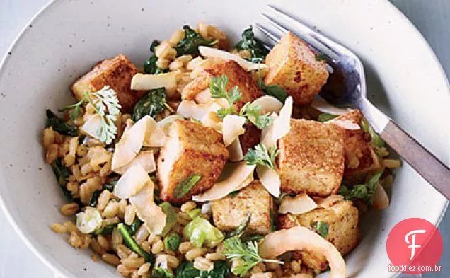 Tofu de cinco especiarias com cevada e couve