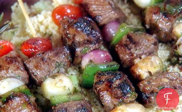 Cabob de cordeiro com Pesto De Hortelã