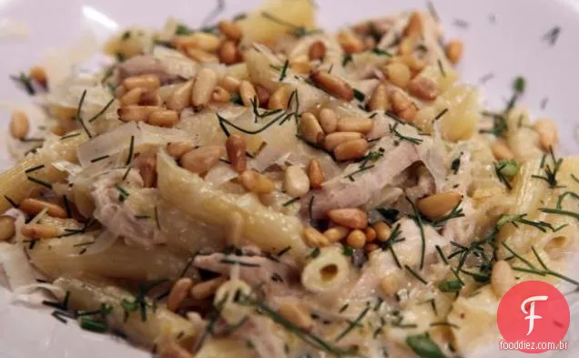 Frango com molho de erva-doce e Penne