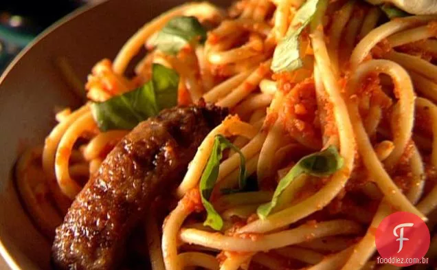 Bucatini Marinara com salsicha