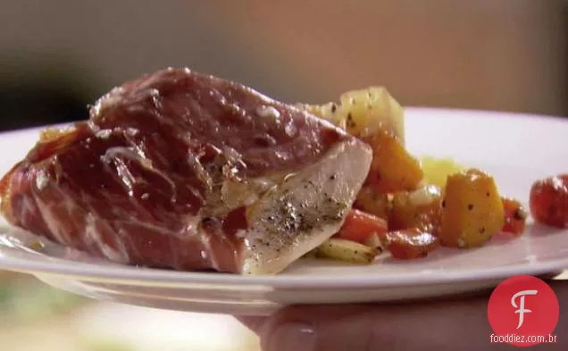 Prosciutto Roasted baixo com legumes de outono