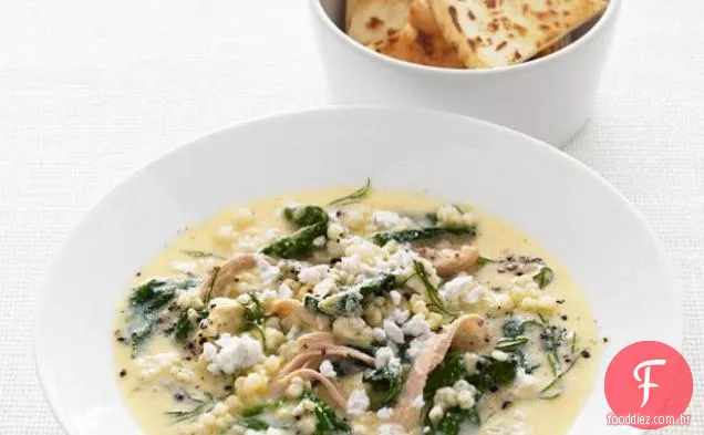 Sopa de galinha e ovo com Pastina