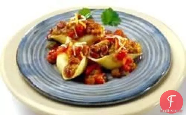 Conchas De Macarrão Recheadas Com Chili Ao Estilo Mexicano