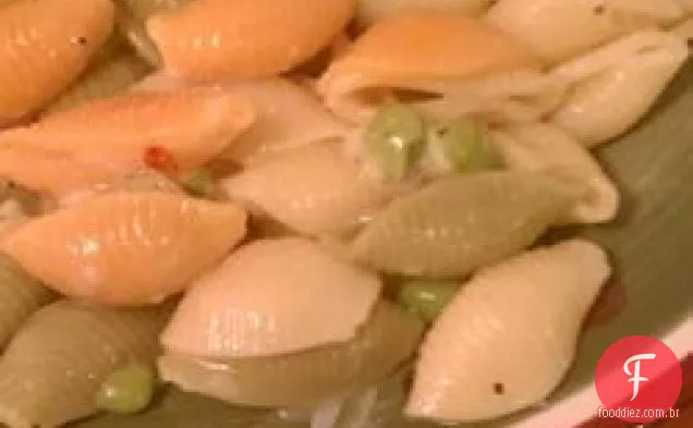 Macarrão com ervilhas doces