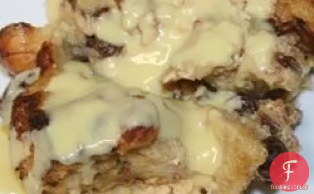 Pudim de pão com molho de uísque III