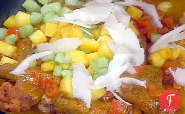 Poulet A La Creole (frango com curry com abacaxi, pepino e Coco)