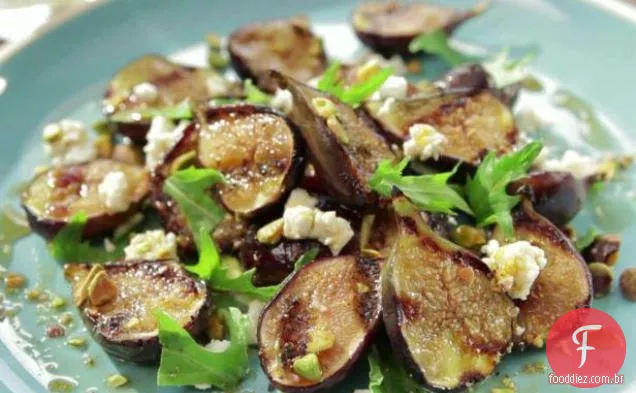 Salada De Figo grelhado com vidro de mel com Feta, pistache e Mizuna
