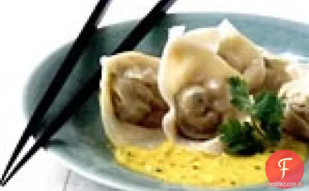 Bolinhos de salmão com molho de curry de coco