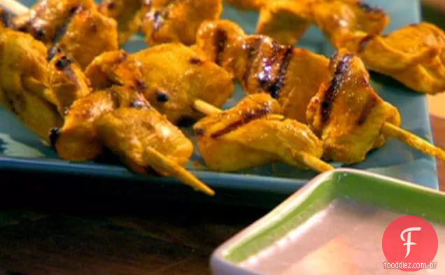 Curry de frango grelhado com molho de amendoim