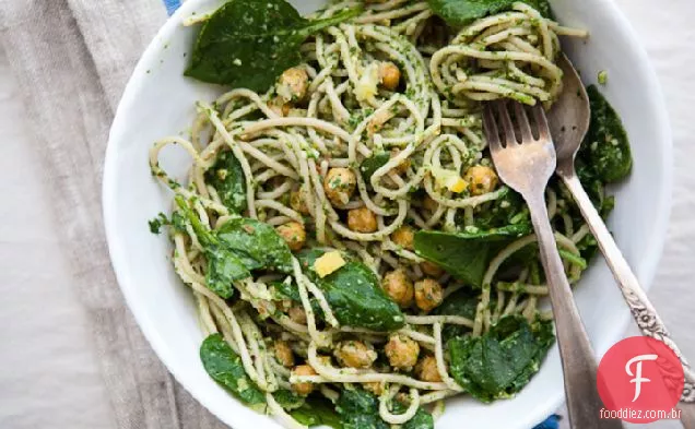 Macarrão De Limão + Grão De Bico Em Conserva Com Pesto De Salsa