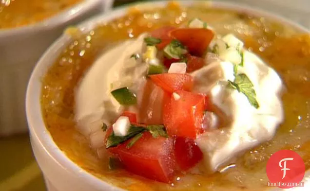 Huevos Rancheros com purê de Feijão Preto