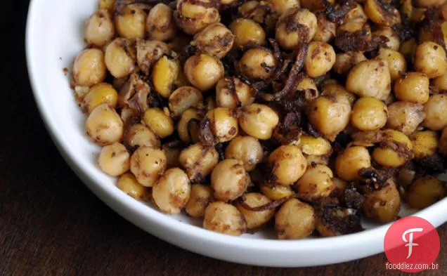 Grão de bico temperado com Anardana (sementes de romã secas)