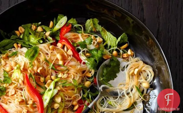 Salada De Macarrão De Amendoim