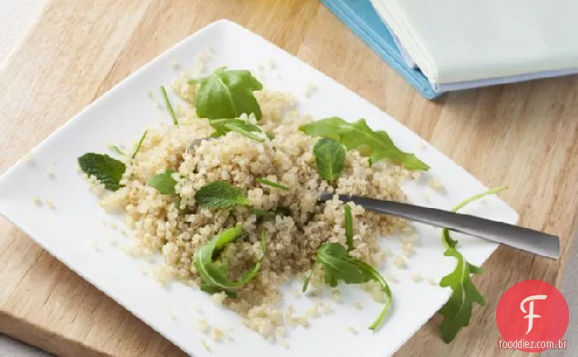 Salada de Quinoa sem glúten e feijão Garbanzo