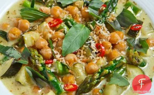 Espargos, abobrinha e grão de bico Curry Verde