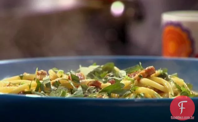 Espaguete de açafrão alla Carbonara