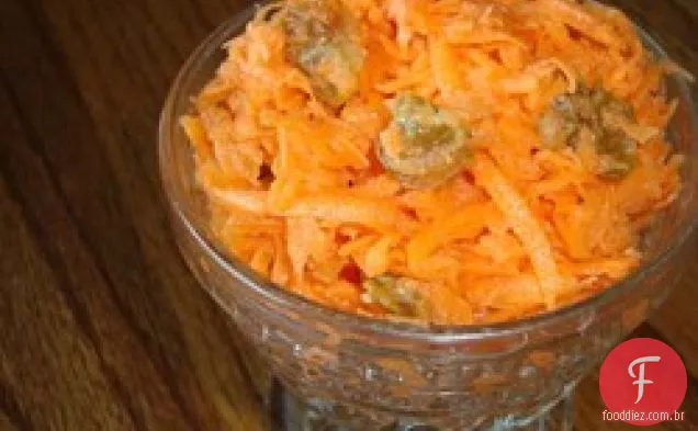Salada de cenoura e passas da mãe