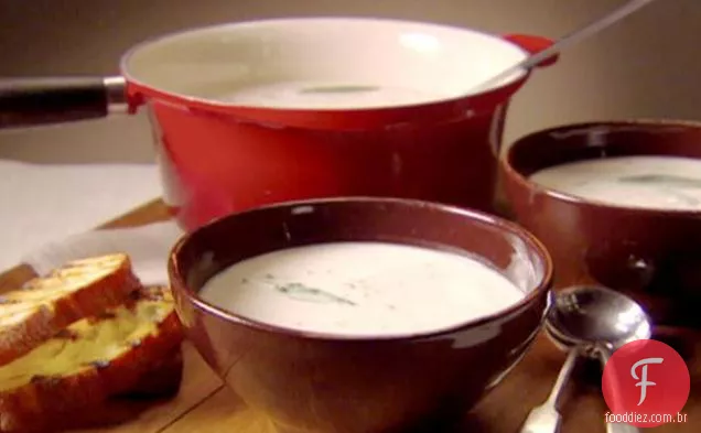 Sopa Toscana de feijão branco e alho