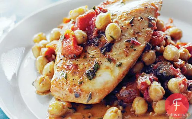Frango com tomate, damascos e grão de bico
