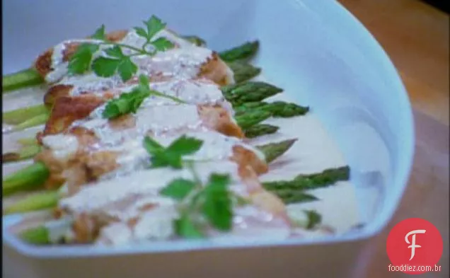 Escaloppin de vitela com espargos e molho de Creme Chanterelle