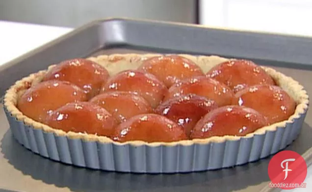Torta de ameixa com crosta de massa de amêndoa