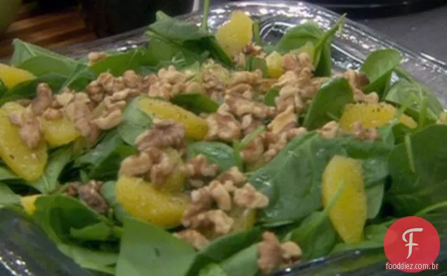 Salada de espinafre e noz com vinagrete de tomilho