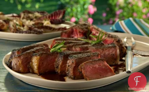 Bistecca alla florentina com molho de bife balsâmico-alecrim e Treviso grelhado com Gorgonzola