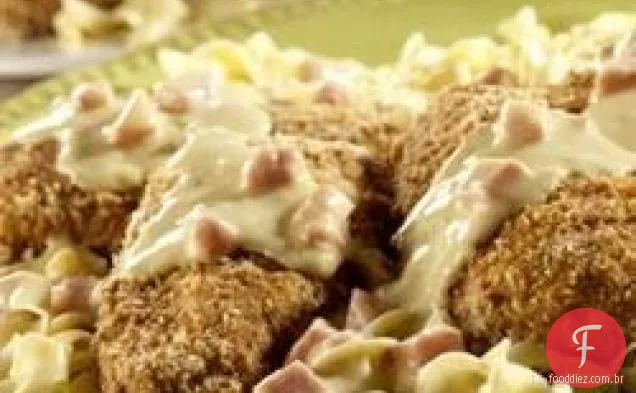 Frango crocante com molho de presunto