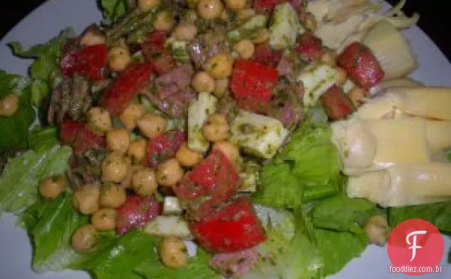 Salada De Grão De Bico Com Salame E Molho Giardiniera