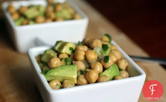 Salada De Abacate E Grão De Bico