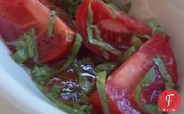 Salada De Manjericão Com Tomate De 10 Minutos