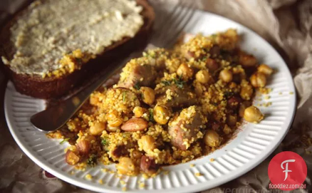 Cuscuz De Salsicha Picante Com Amêndoas E Damascos