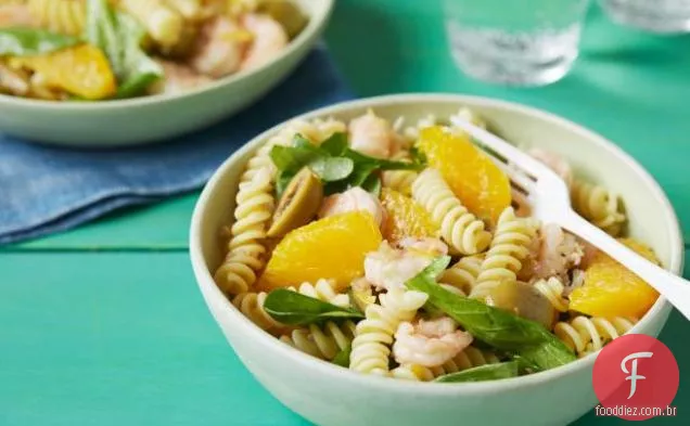 Fusilli com camarão, laranja e rúcula (Verão)