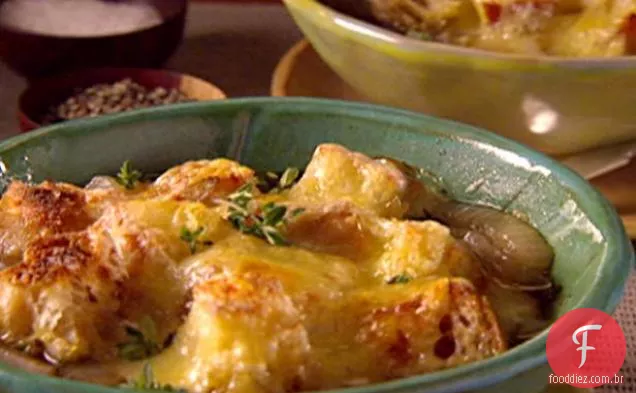 Sopa de cebola com Fontina e tomilho