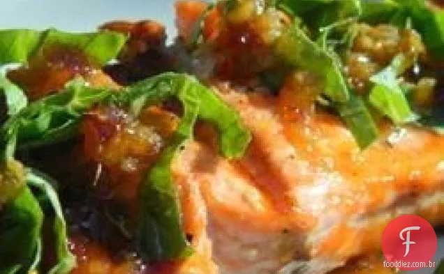 Salmão rápido com esmalte de gengibre