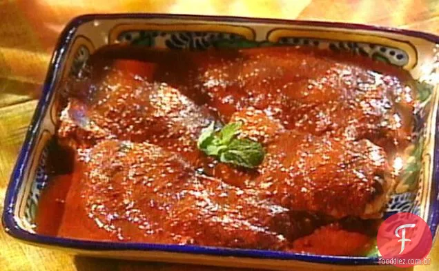Frango em molho de sementes de gergelim vermelho: Pipian Rojo del Norte