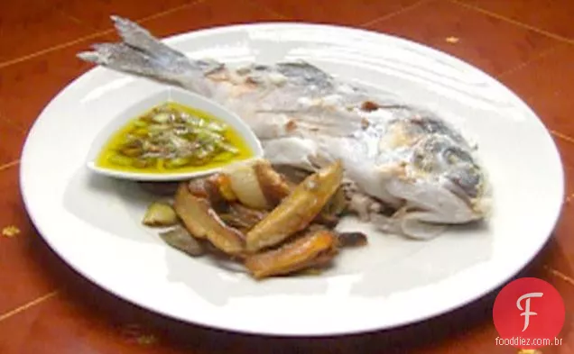 Sargo do mar em sal marinho com Salsa Verde