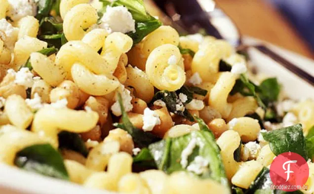 Cavatappi com espinafre, feijão-Garbanzo e queijo Feta