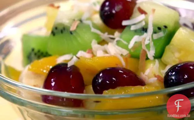 Salada de frutas tropicais com mel e limão
