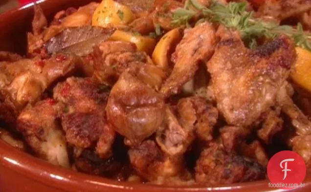 Asas de frango em molho de alho