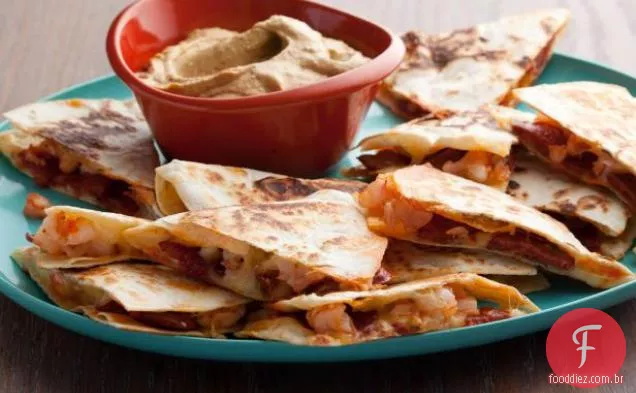 Chouriço e camarão Quesadillas com guacamole esfumaçado