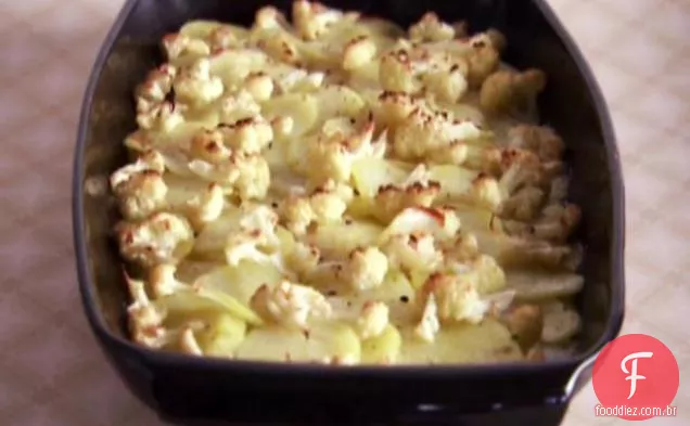 Batata dourada e gratinado de couve-flor