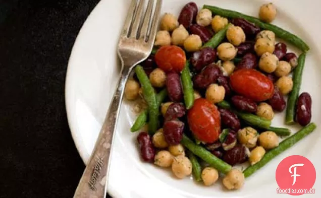 Salada de três feijões com molho de endro